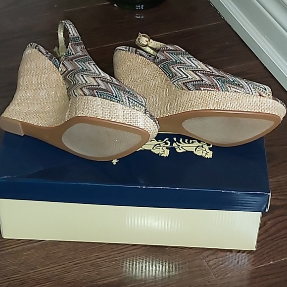 💢SOLD💢Coach and Four Ladies Multi Color Heels - Picture 2 of 14